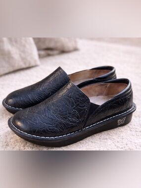 Alegria Debra Black Embossed Leather Clogs Comfort Shoes EU 37